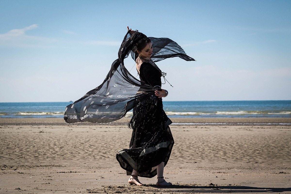 Diseuse de bonne aventure sur la plage