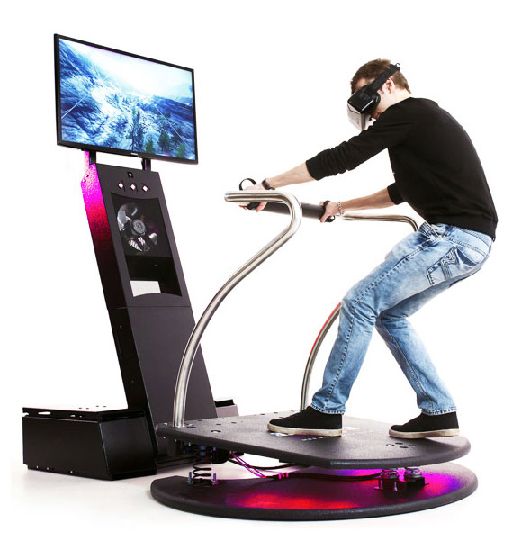 joueur sur une plateforme équipée d'une technologie de réalité virtuelle