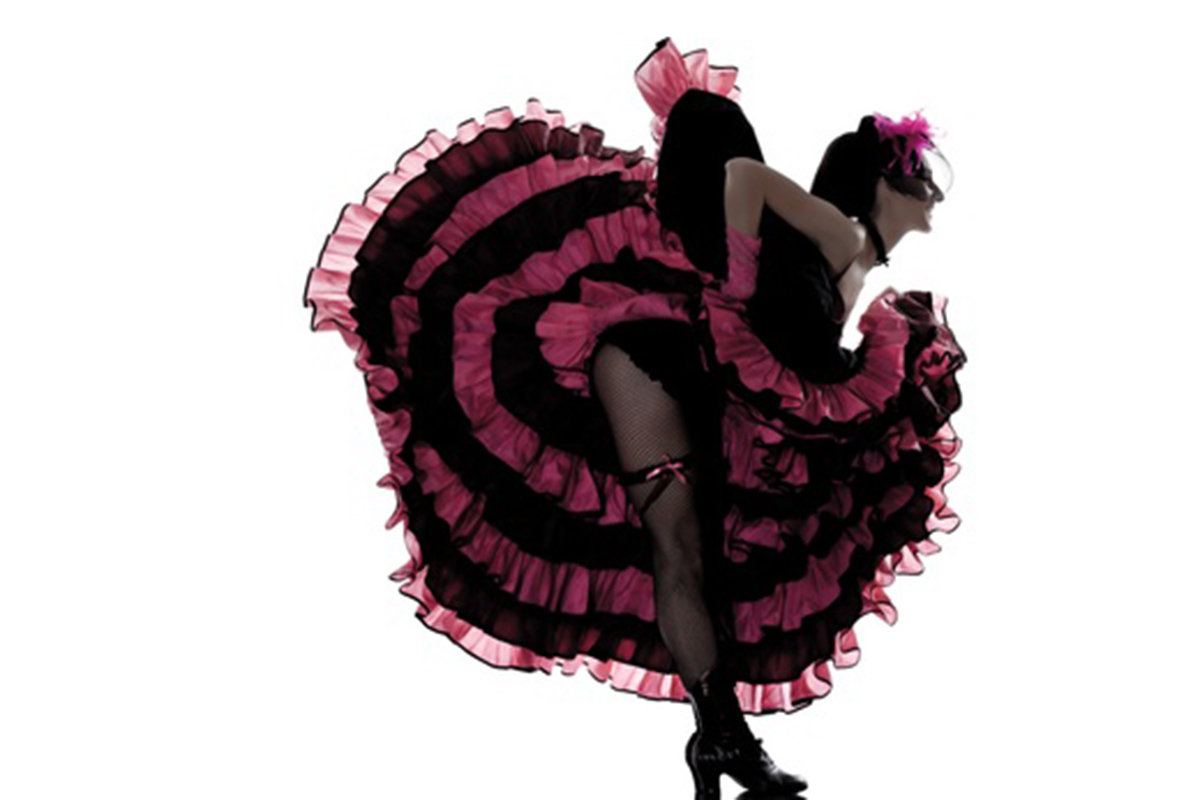 Danseuse de french cancan penché en avant et de profil