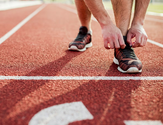 Starting block d'une course d'athlétisme en compétition des jeux olympiques